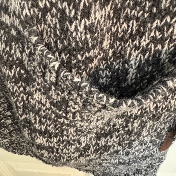 Women’s Roots Gray Chunky Knit Cardigan Wool Sweater - Picture 8 of 8